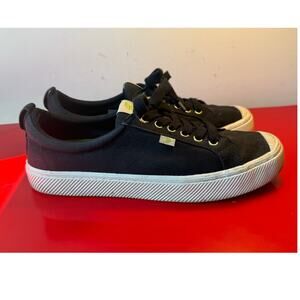 Cariuma Unisex OCA Low Black Canvas Sneaker Mens 10 | Womens 11.5 Lace Up